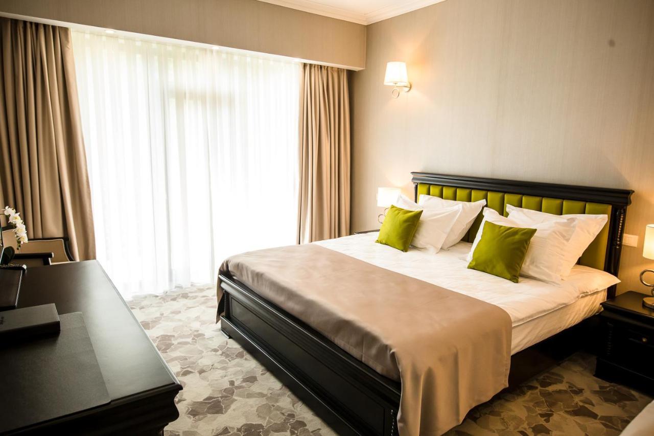 Hotel Carpat Inn Азуга Экстерьер фото