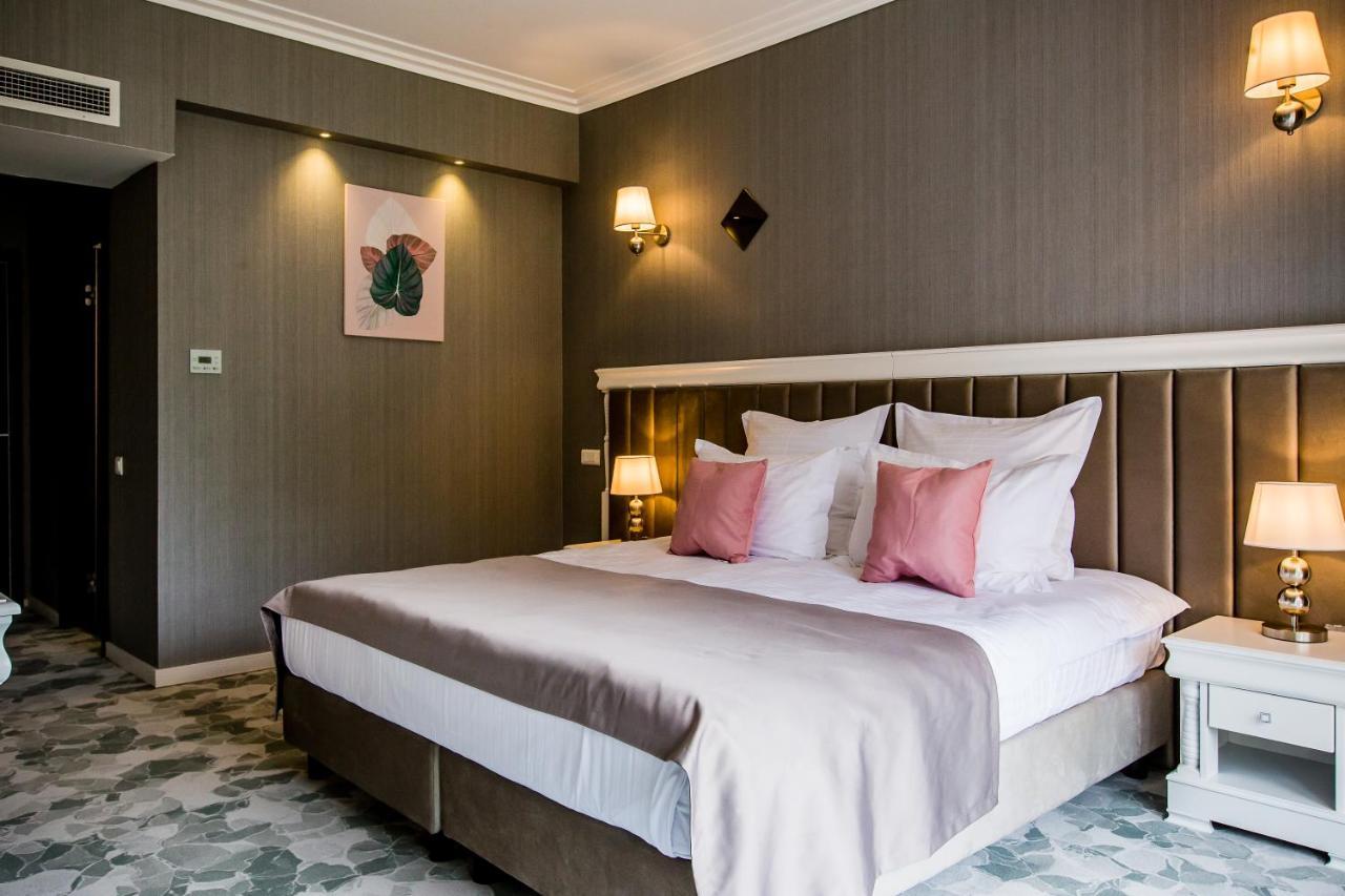 Hotel Carpat Inn Азуга Экстерьер фото