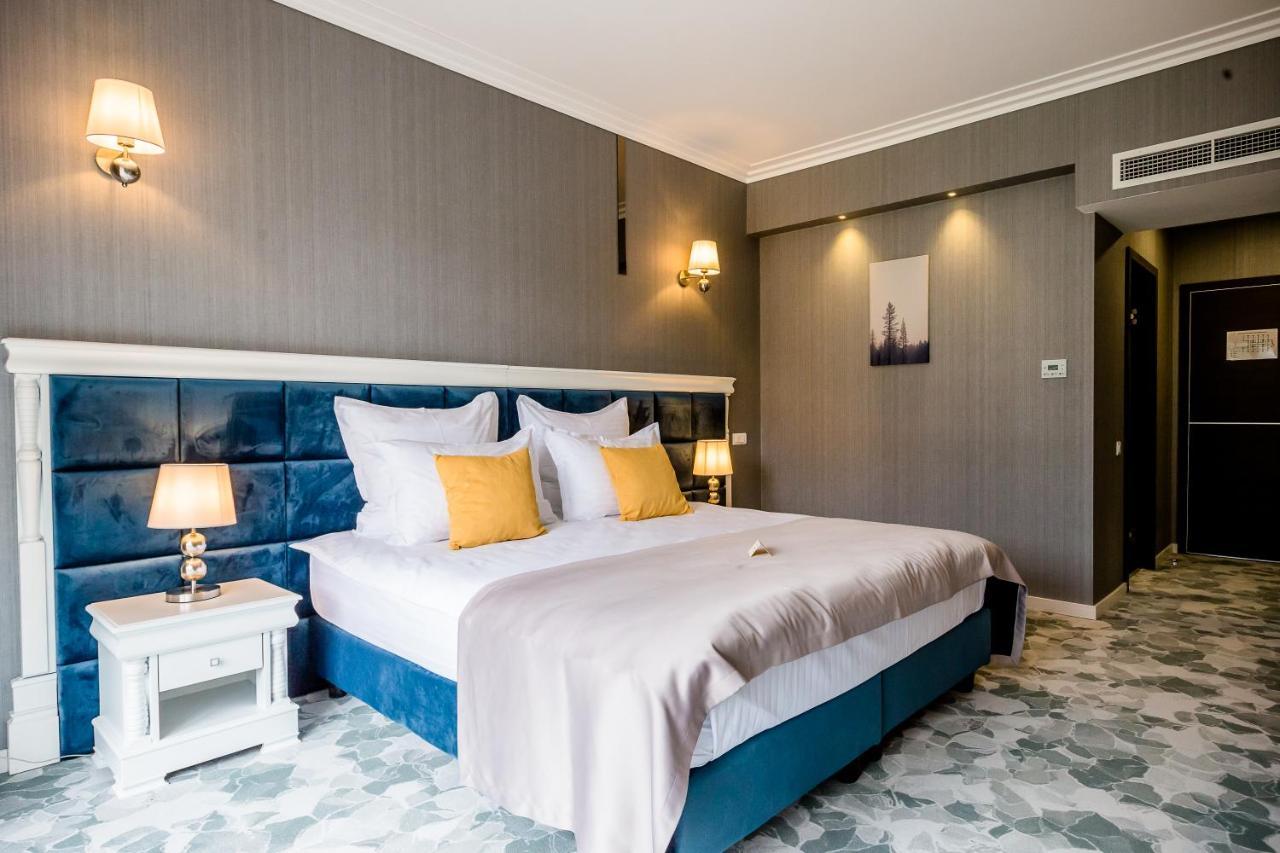 Hotel Carpat Inn Азуга Экстерьер фото
