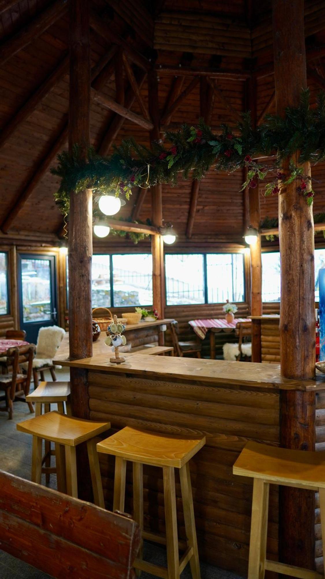 Hotel Carpat Inn Азуга Экстерьер фото