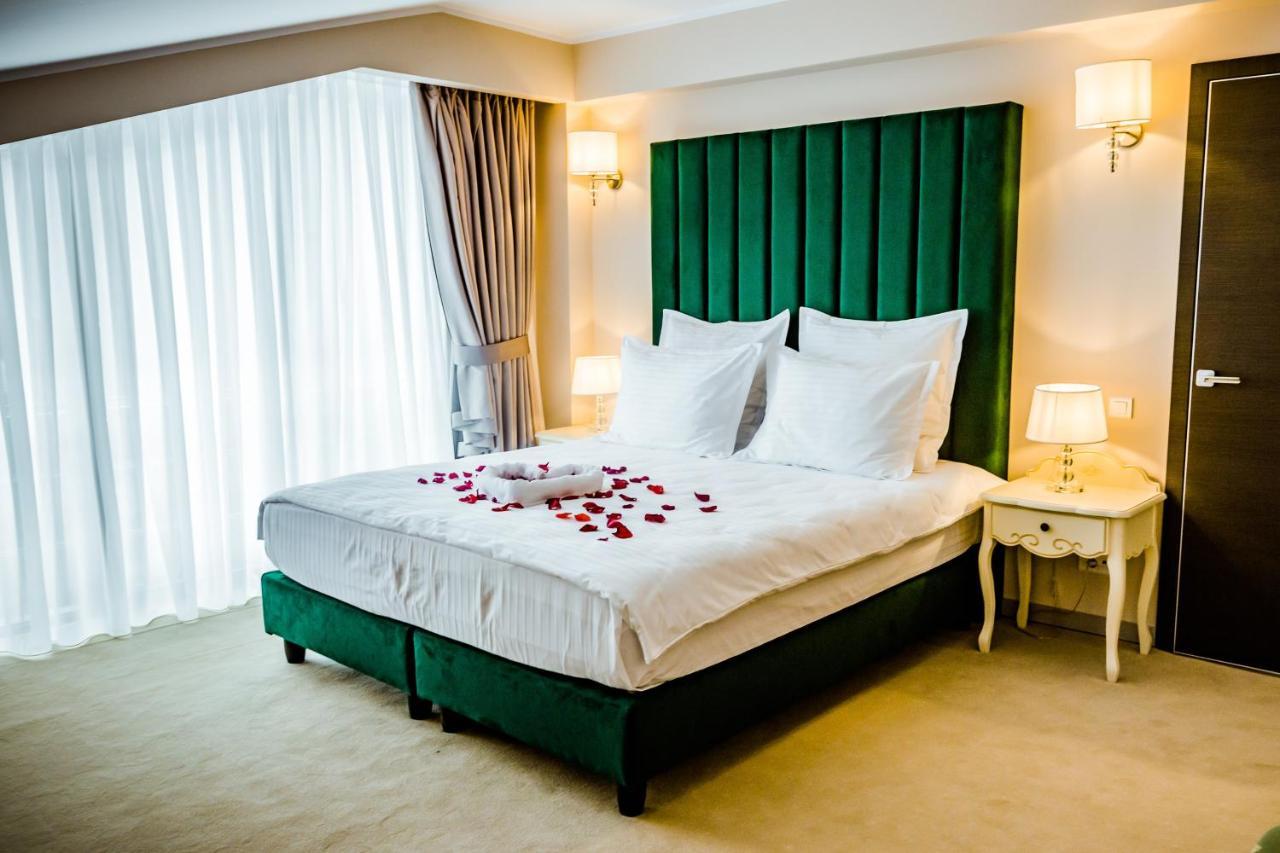 Hotel Carpat Inn Азуга Экстерьер фото