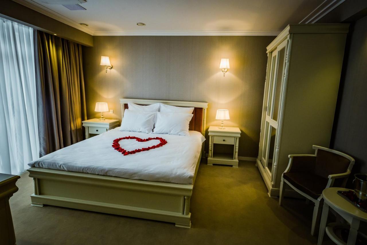 Hotel Carpat Inn Азуга Экстерьер фото