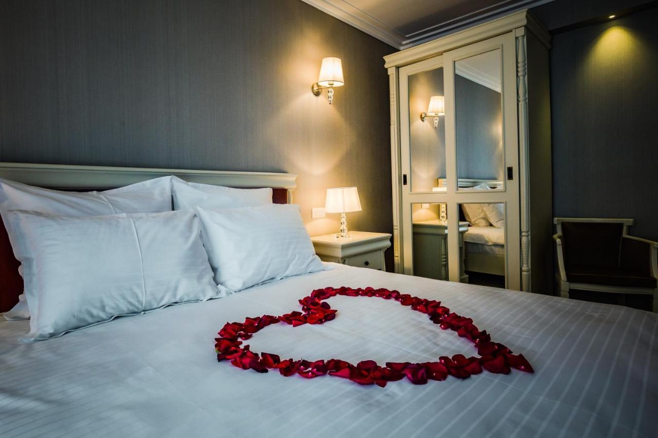 Hotel Carpat Inn Азуга Экстерьер фото