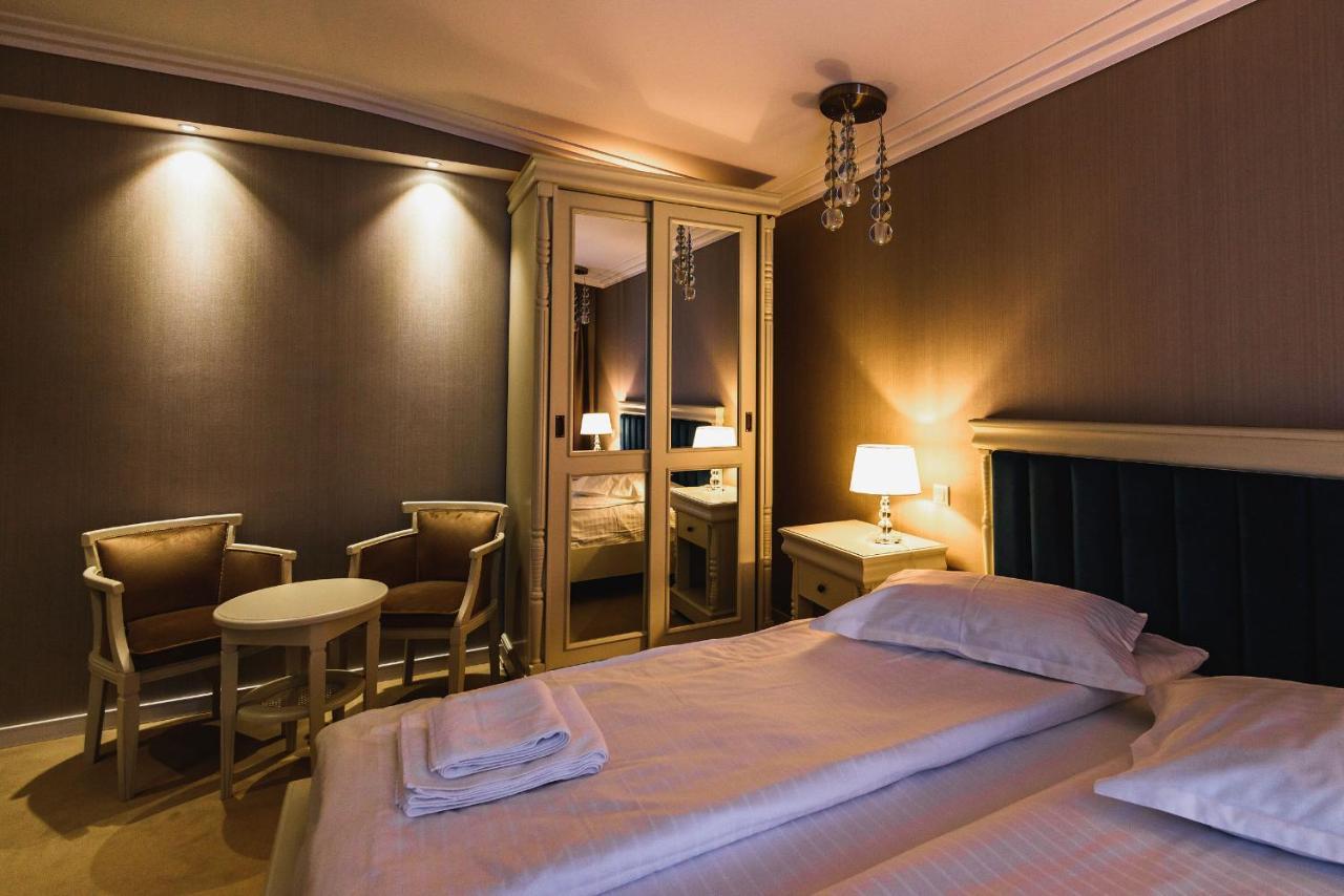 Hotel Carpat Inn Азуга Экстерьер фото